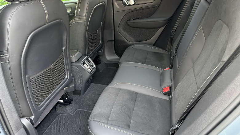 Volvo Xc40 2.0 B4P Plus Dark 5dr AWD Auto Petrol Estate